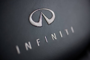 INFINITI M35h: luksusowy hybrydowy sedan, stawiający osiągi ponad wszystko