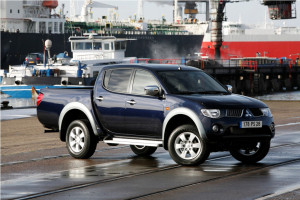 Mitsubishi L200 wygrywa ranking magazynu Overlander na najlepszy pojazd 4X4 w 2009 roku